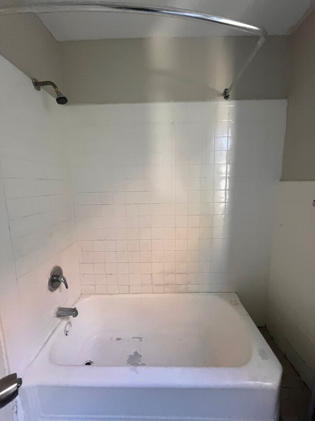 Foto del edificio - 76 Pearsall Ave