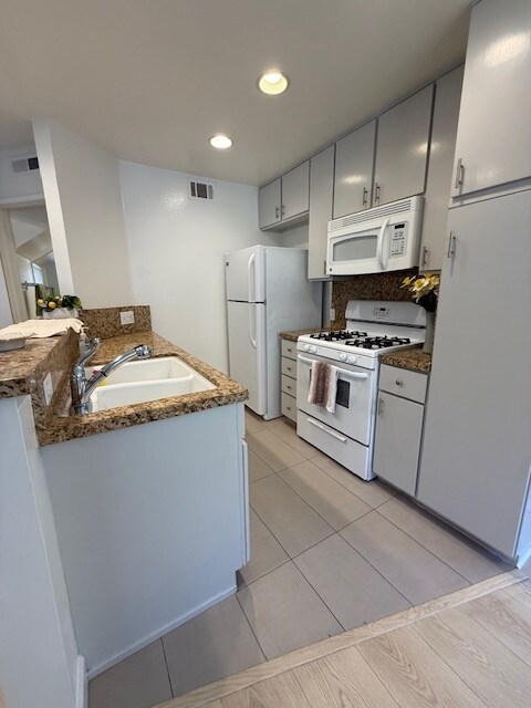 Cocina - 4322 Matilija Ave