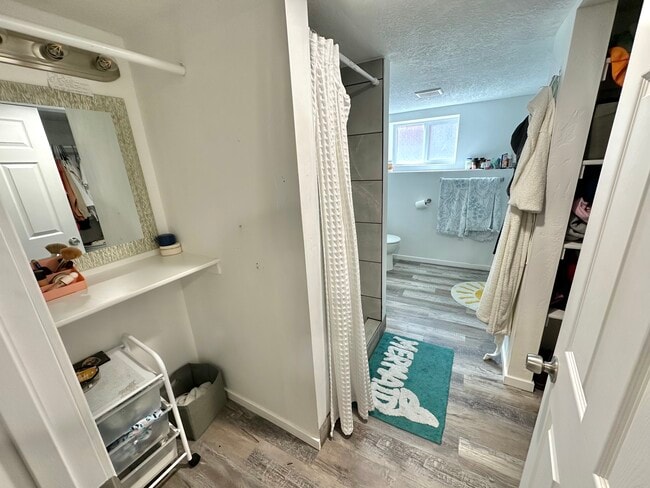 Building Photo - 382 N 200 W