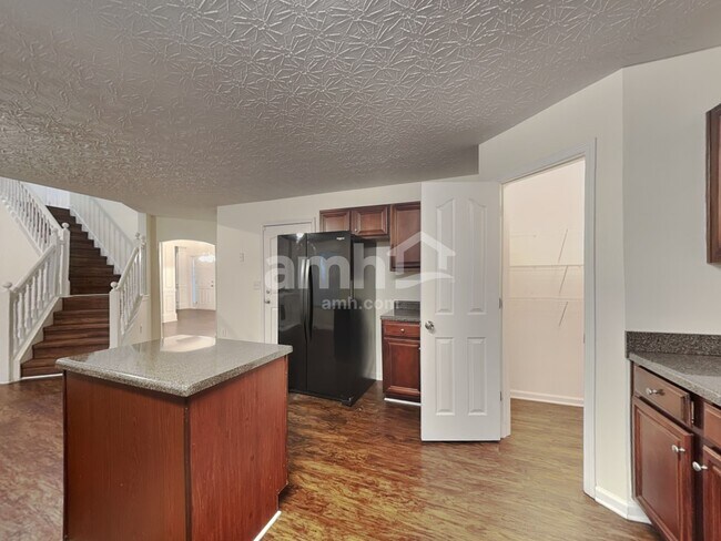 Foto del edificio - 6372 Daniell Springs Dr