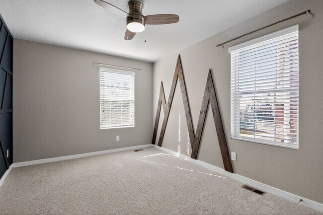 Building Photo - 1986 Shadow Creek Dr