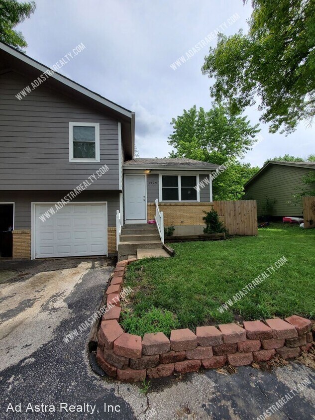 1515 E Elizabeth St, Olathe, KS 66061 House Rental in Olathe, KS