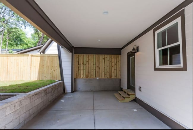 Building Photo - 1722 Carvell Ave