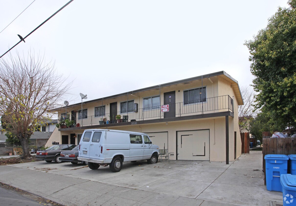 Primary Photo - 3531 Lafayette St