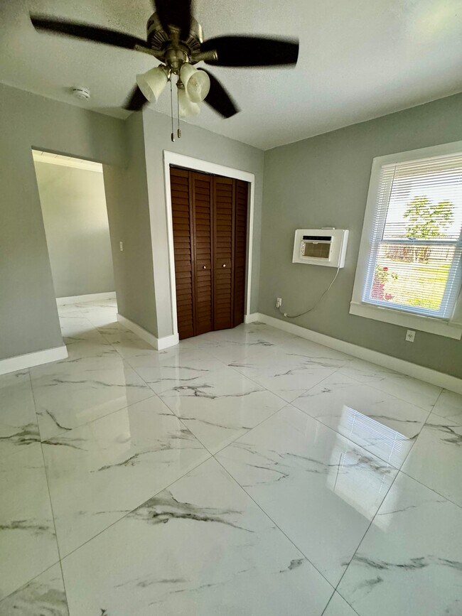 Foto del edificio - 921 N 19th Ave