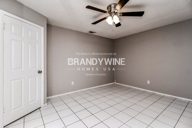Foto del edificio - 6311 Fortune Ln
