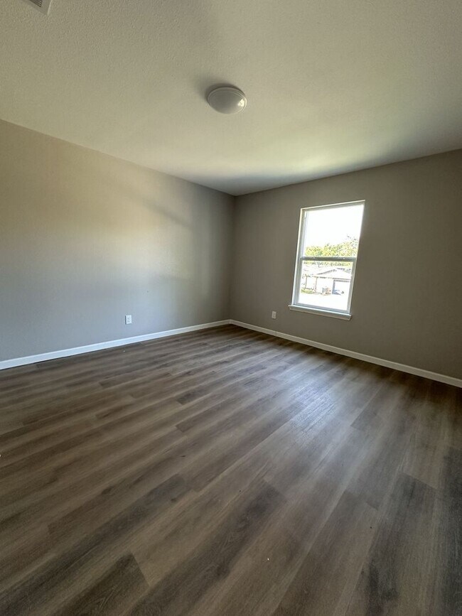 Foto del edificio - 7127 Howerington Cir