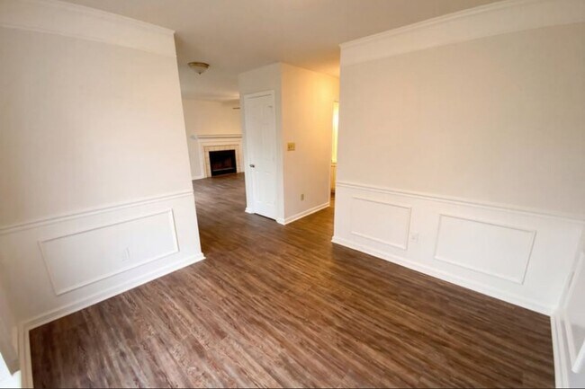 Foto del edificio - 5719 Rocbridge Ln