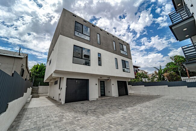 Foto del edificio - 1321 Bates Ave