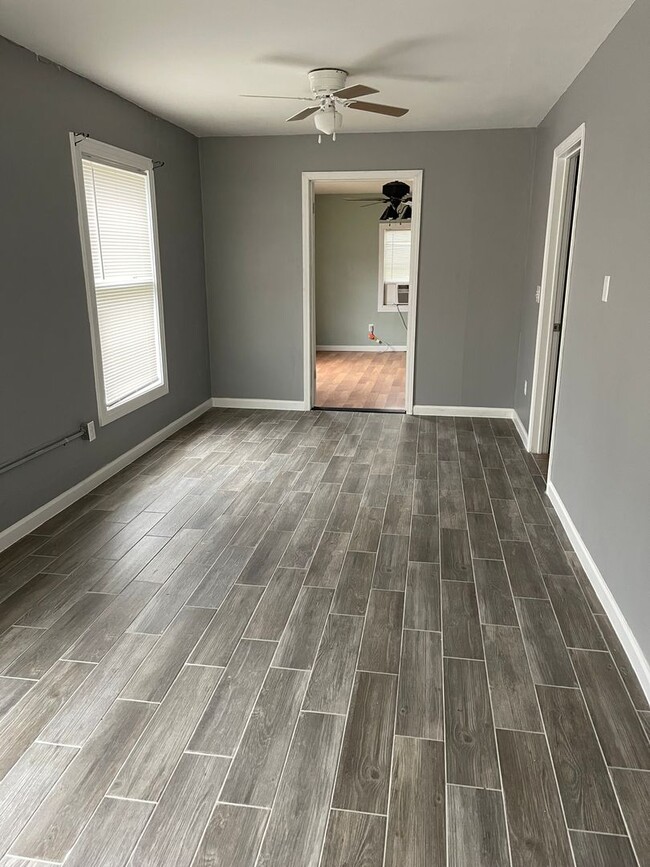 Building Photo - Cute 2/1 House in West Lampasas