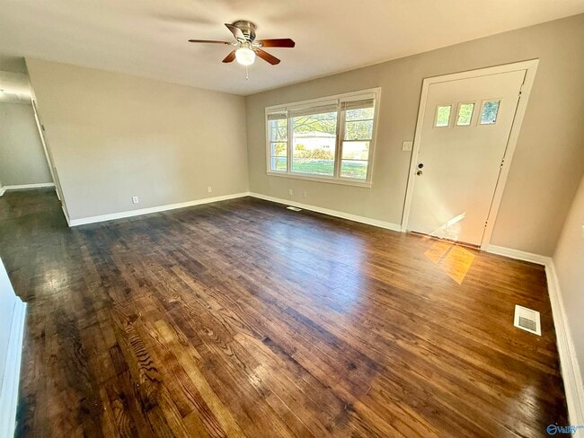 Building Photo - 117 Meadow Dr