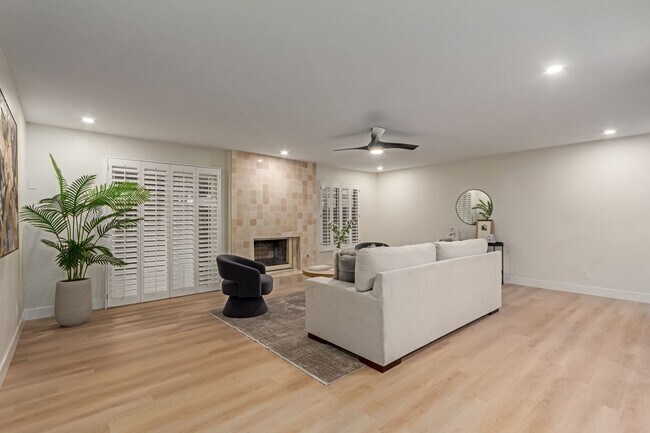 Building Photo - Charming 3-Bedroom Mid-Century Gem in the ...