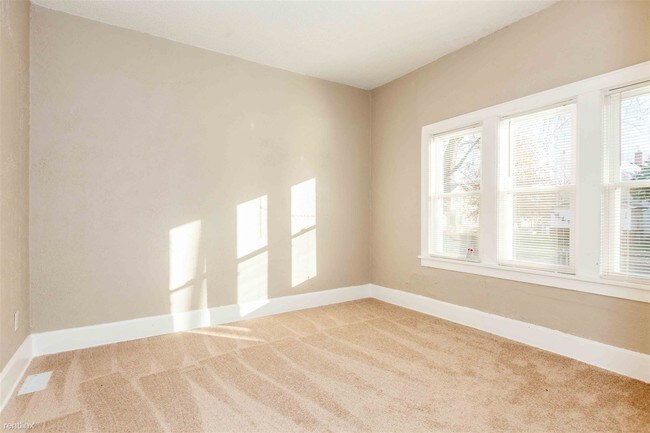 Foto del edificio - 3 br, 2 bath House - 911 Sims Avenue