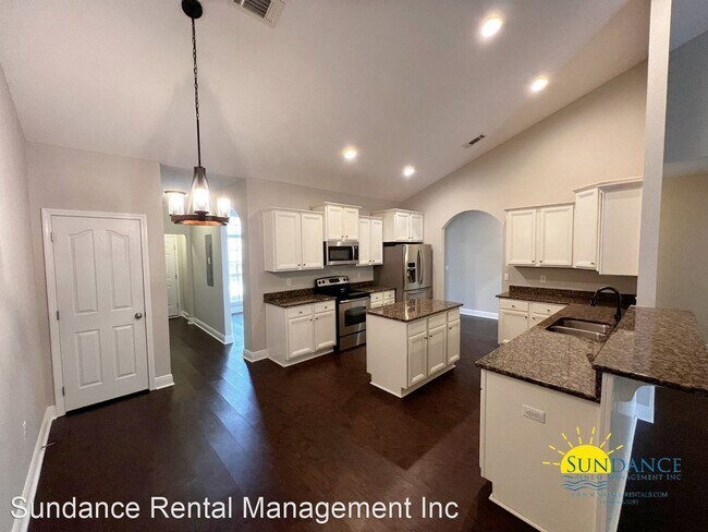 Building Photo - 4 br, 2.5 bath House - 673 Red Fern Road