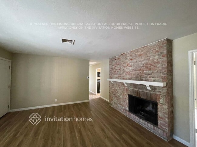 Building Photo - 1445 Delwood St