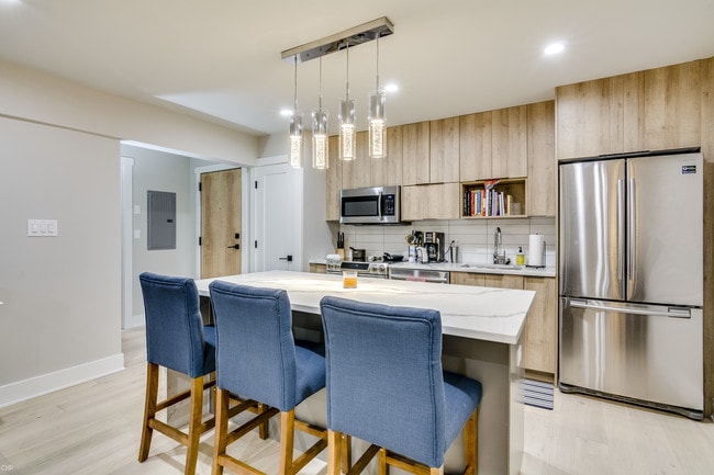 Building Photo - 1955 N Lincoln Ave