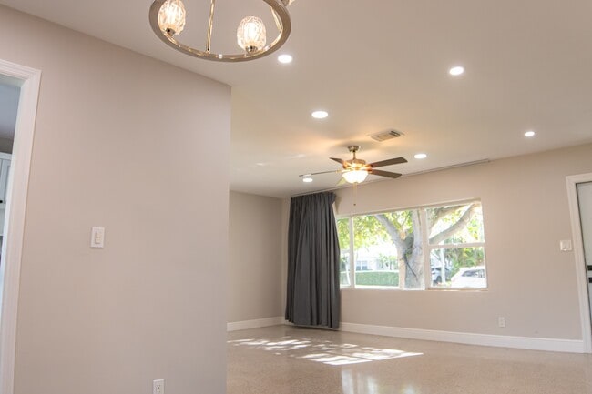 Foto del edificio - 259 Bloomfield Dr