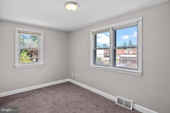 Foto del edificio - 380 Edmonds Ave