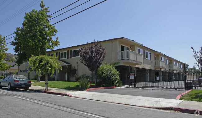Building Photo - 1576 165th Ave