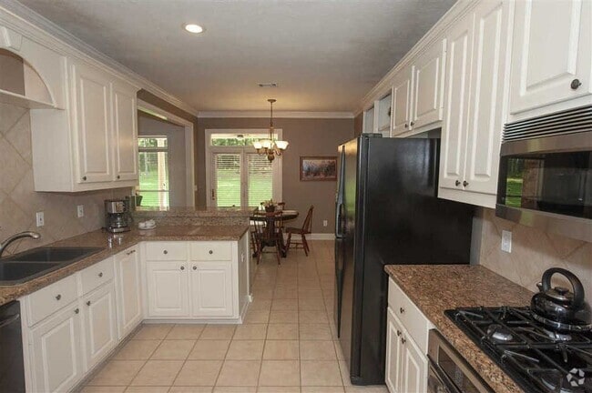 Building Photo - 110 Evergreen Ct