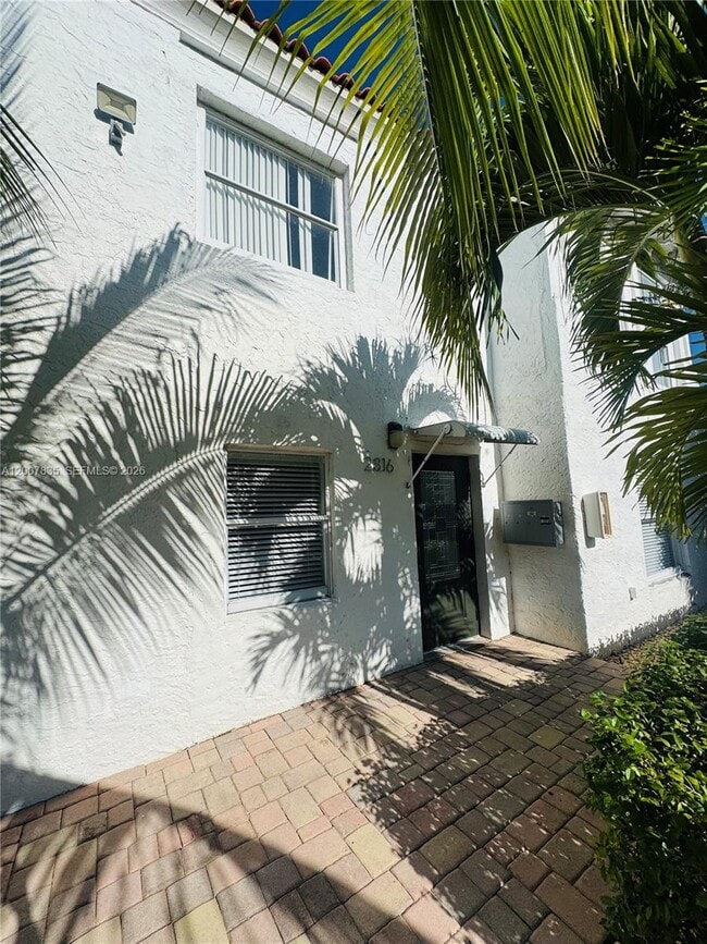 Foto del edificio - 2816 Pine Tree Dr