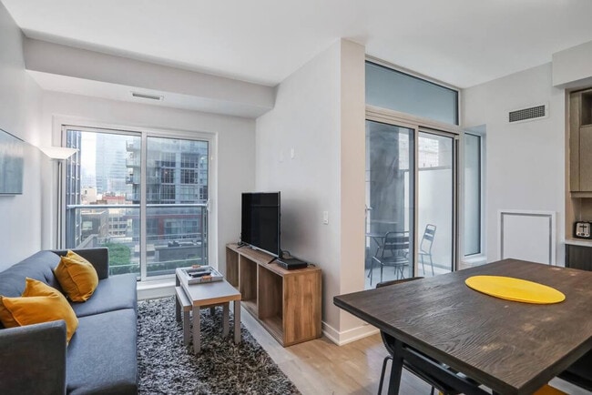 Building Photo - 255 Queen St W