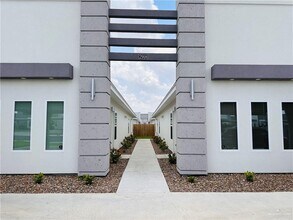 Building Photo - 11 W Driftwood St