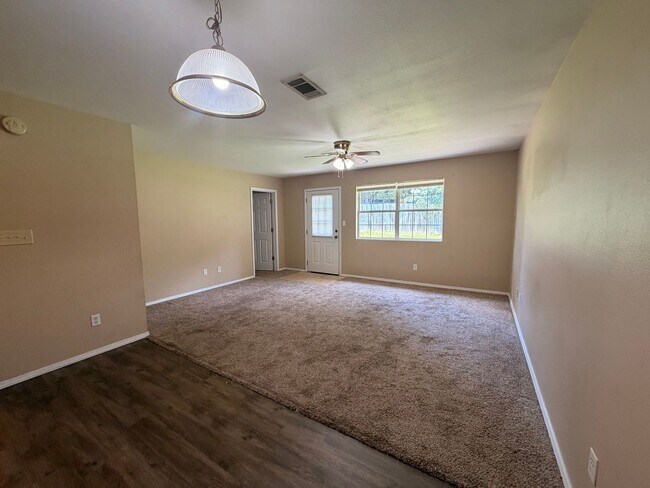 Foto del edificio - 3805 E 6th St