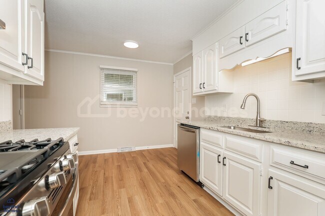 Foto del edificio - 7528 Temple Acres Dr