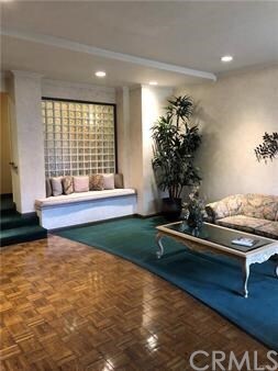 Foto del edificio - 972 E California Blvd