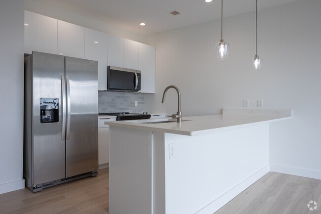 2BR, 1BA - 912 SF - Kitchen - THE 616