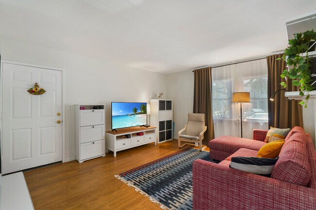 Foto del edificio - 5853 Bowcroft St