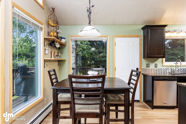 Foto del edificio - 10230 Crest View Ln