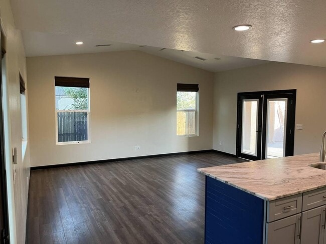 Foto del edificio - 220 Roehl Rd NW