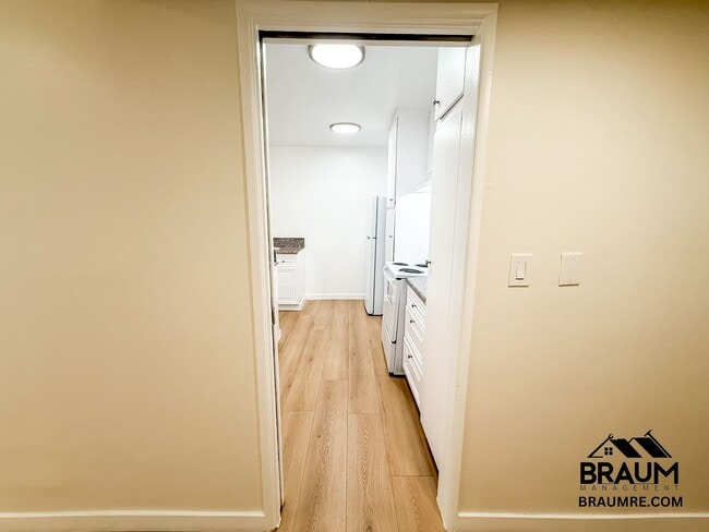 Foto del edificio - 5252 Hermitage Ave