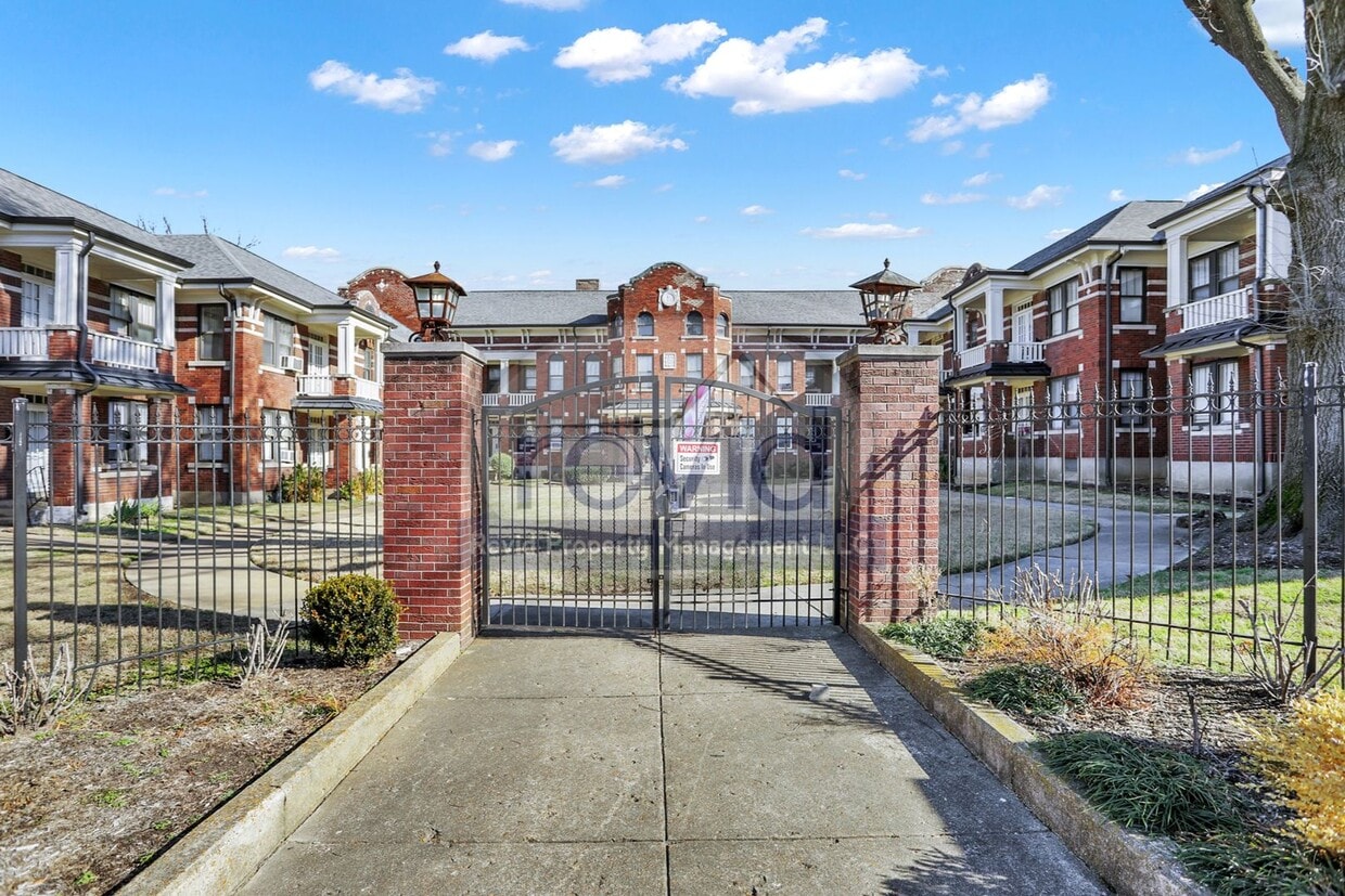 Primary Photo - Beautiful renovated 1 bedroom in the heart...