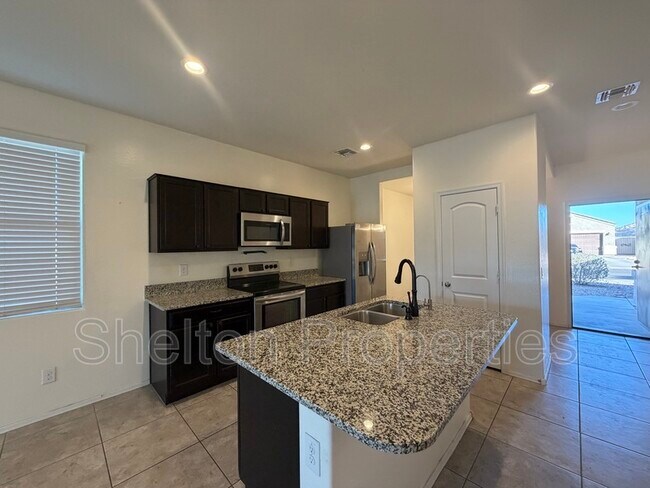 Foto del edificio - 25681 W Desert Dr