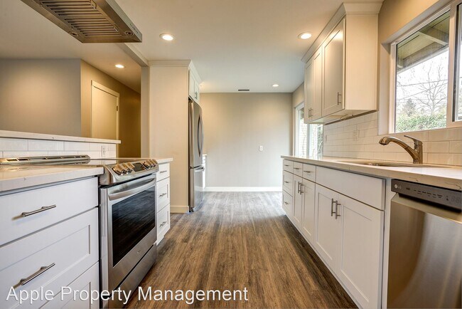 Building Photo - 4 br, 2 bath House - 7513 28th Ave SW