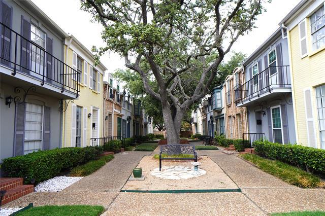 Foto del edificio - 9829 Park Ln Ct