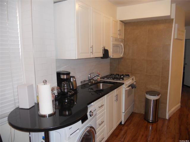 Foto del edificio - 3 bedroom in Canarsie NY 11236