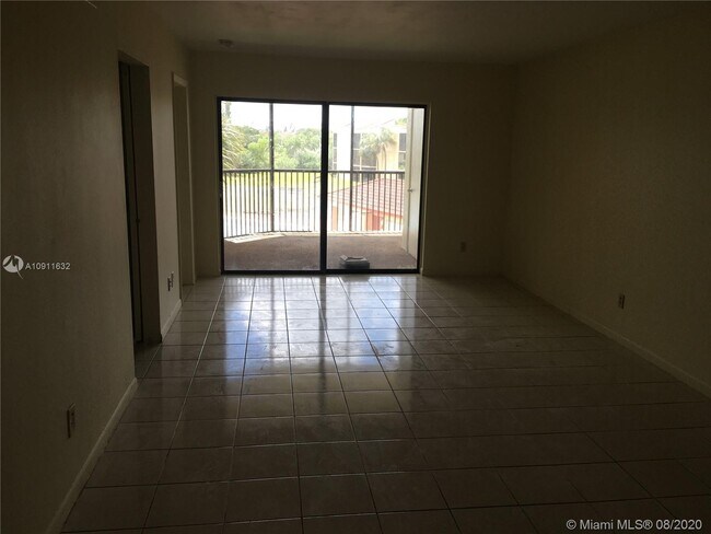 Foto del edificio - 3396 Foxcroft Rd