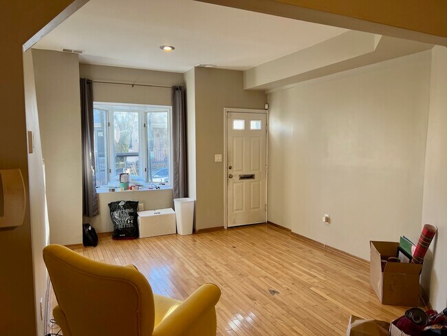 Building Photo - 656 Morton Pl NE