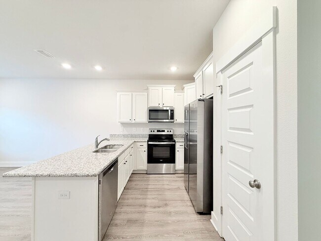 Foto del edificio - 3-Bedroom Townhouse - Community Pool