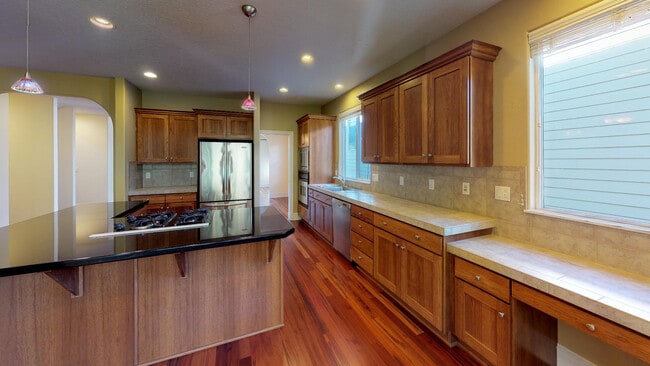 Foto del edificio - BETHANY LUXURY HOME! NO MOVE-IN DEPOSIT wi...