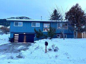 Building Photo - 1625 Flowerree St