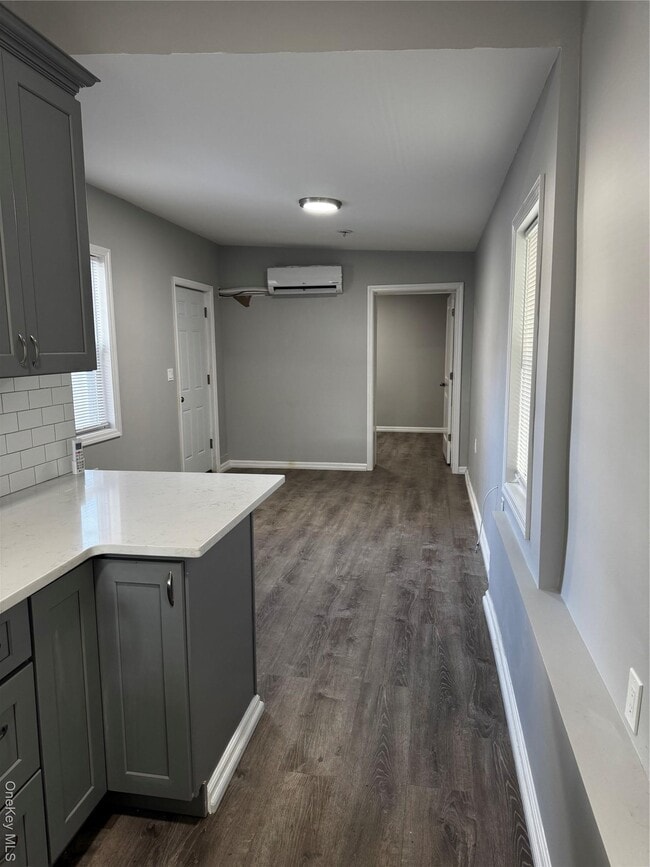 Building Photo - 23 Collegeview Ave