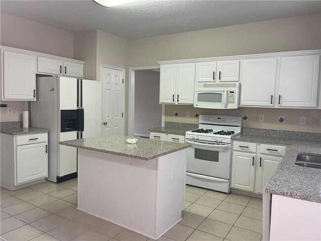 Building Photo - 3800 Lake Lanier Dr NW