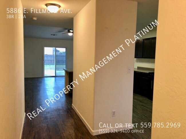 Building Photo - $2,100- Fowler & Belmont 3 Bedroom Home - ...