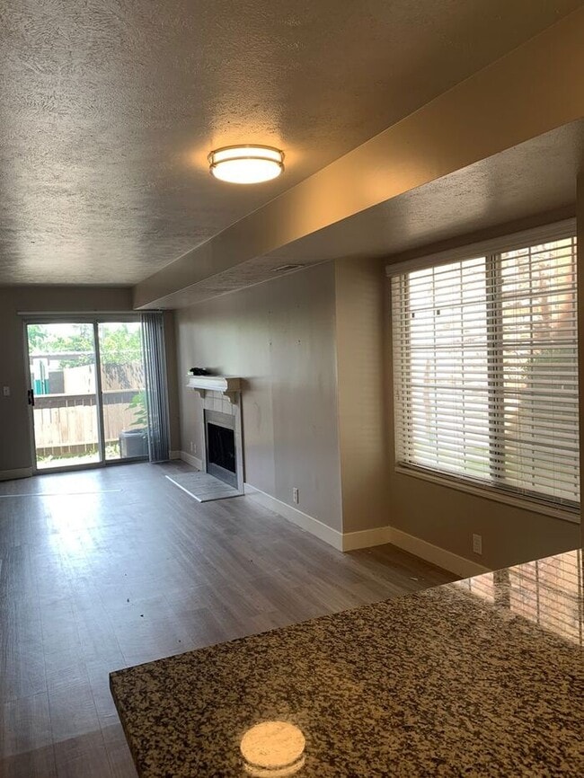 Building Photo - Spacious Main Level Townhouse Available