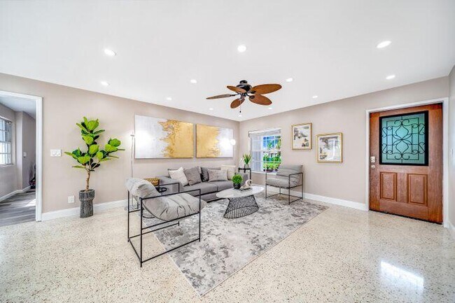 Foto del edificio - 6933 Bayshore Dr